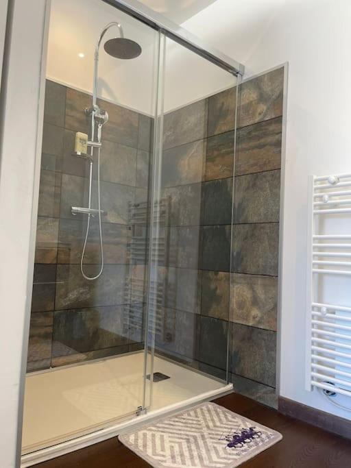 Brand New Villa With Fully Intergrated Air Conditioning & Private Pool, Overlooking Forest Sardan 外观 照片