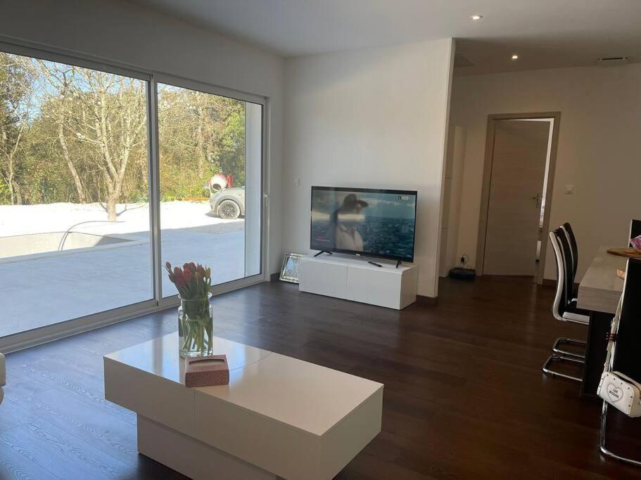 Brand New Villa With Fully Intergrated Air Conditioning & Private Pool, Overlooking Forest Sardan 外观 照片