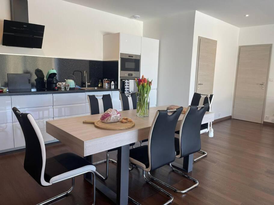 Brand New Villa With Fully Intergrated Air Conditioning & Private Pool, Overlooking Forest Sardan 外观 照片