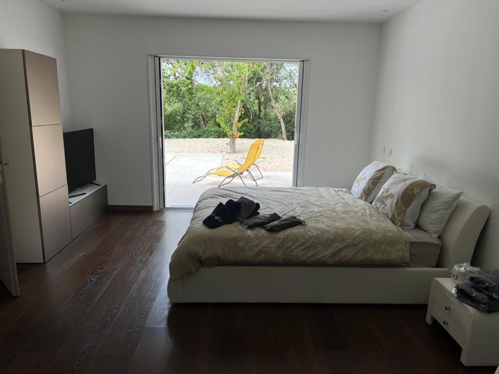 Brand New Villa With Fully Intergrated Air Conditioning & Private Pool, Overlooking Forest Sardan 外观 照片