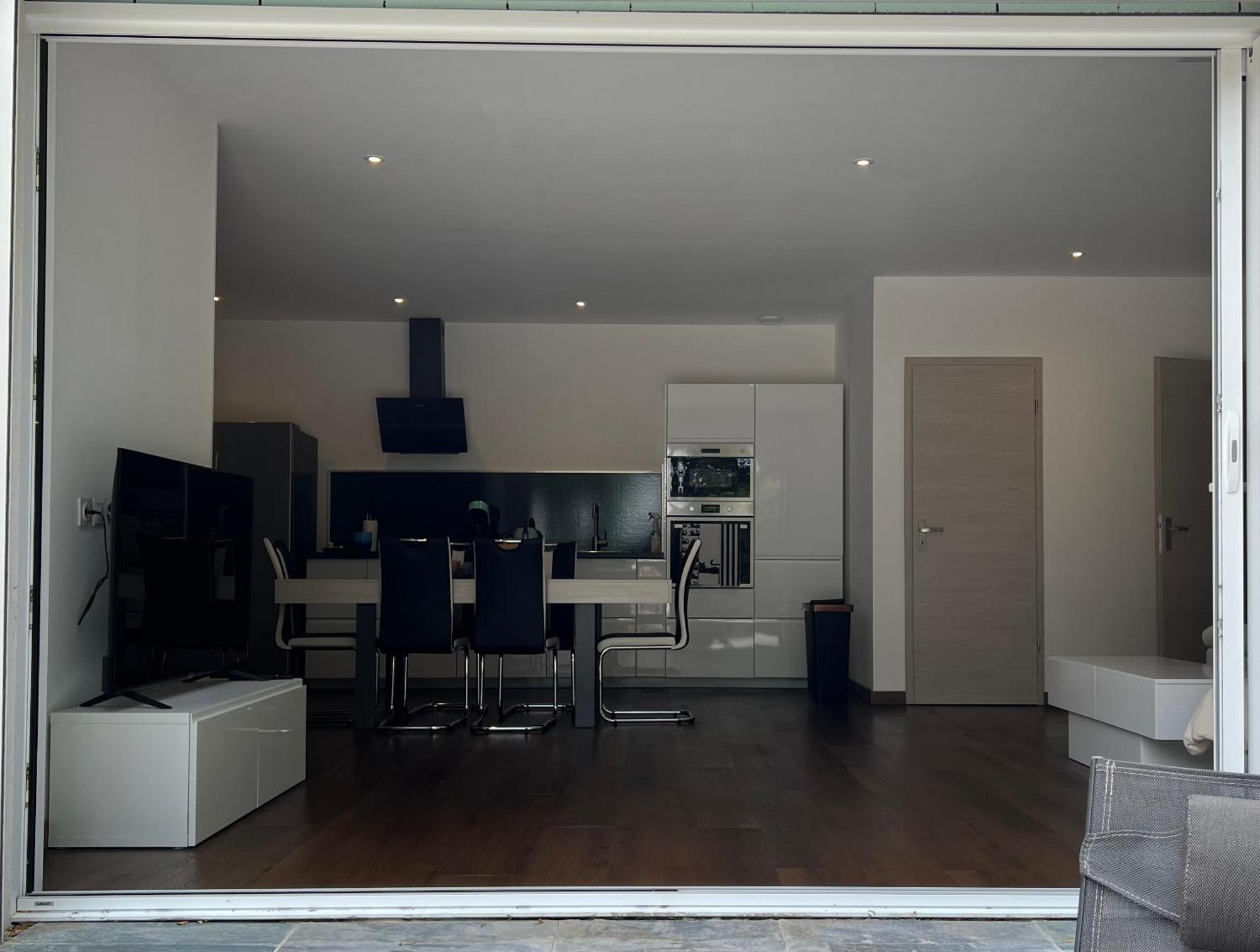 Brand New Villa With Fully Intergrated Air Conditioning & Private Pool, Overlooking Forest Sardan 外观 照片